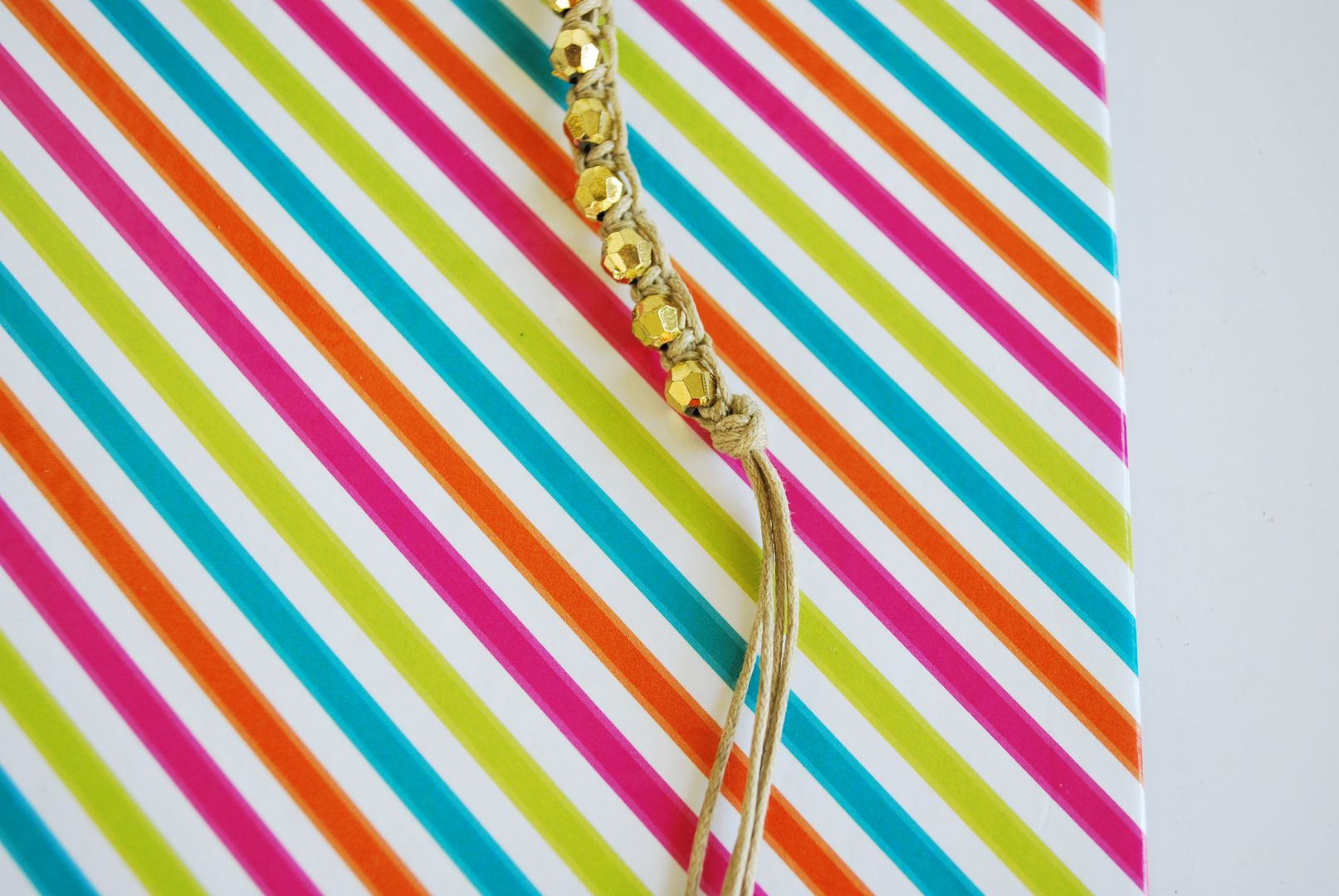 the diy beaded macrame bracelet